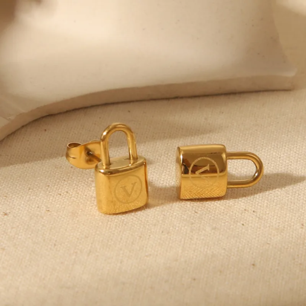 aretes candado Louis Vuitton acero inoxidable chapado en oro de 18k