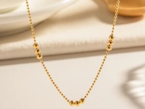 Collar dorado triple bolitas Acero inoxidable chapada en oro de 18k