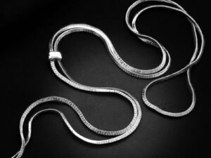 Collar plateado corbatero cadena snake acero inoxidable