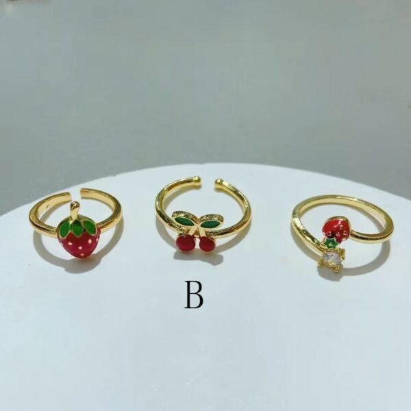 Anillo dorado liso cereza chapado en oro de 18k