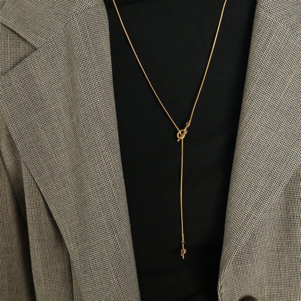 Collar dorado corbatero nudo Acero titanio enchapado
