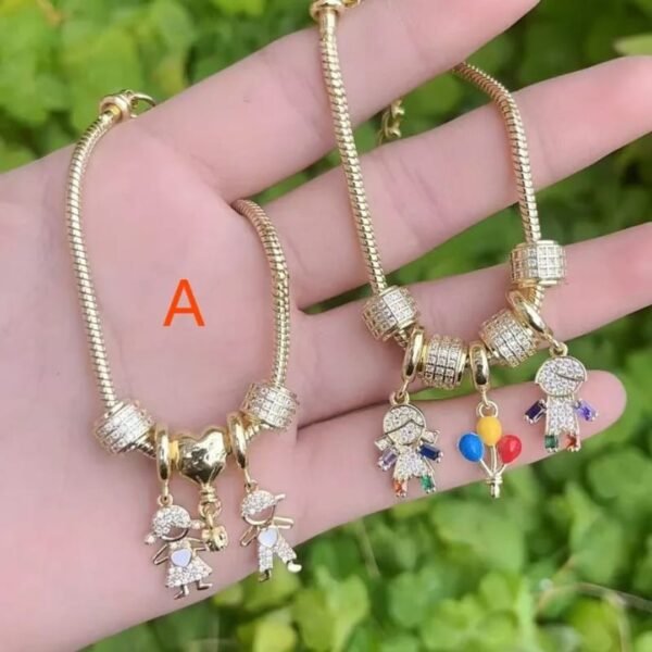 Pulsera dorada estilo pandora charms niño y niña Chapada en oro de 18k