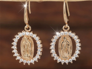 Arete dorado virgen de Guadalupe Acero inoxidable chapado en oro de 18k