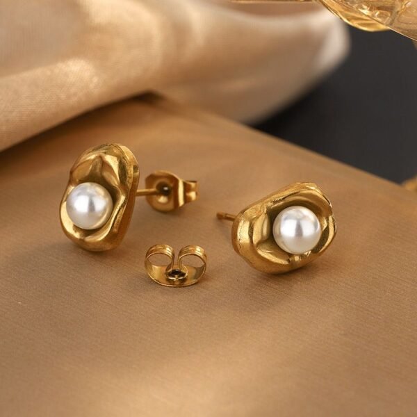 Arete dorado plano con perla acero inoxidable chapado en oro 18k