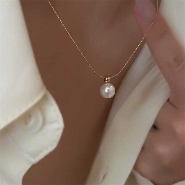 Collar dorado cola de ratón con perla acero titanio