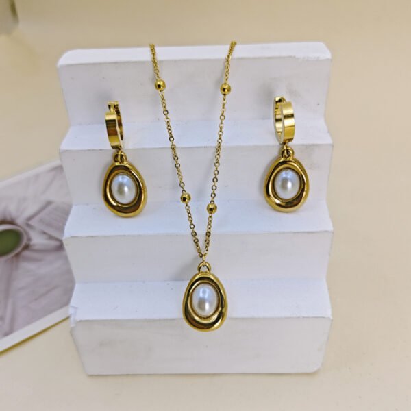 Set dorado forma de lagrima con perla acero inoxidable
