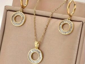 Set dorado circular con circonias rectangulares acero inoxidable