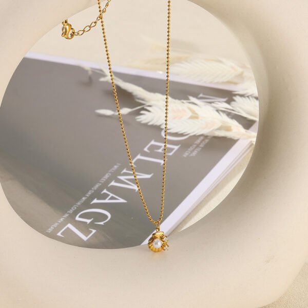 Collar dorado de bolas con concha y perla incrustada acero inoxidable