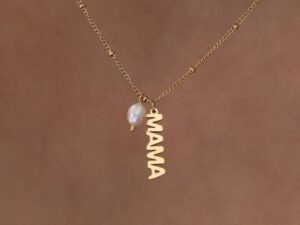 Collar dorado palabra mama y perla acero inoxidable chapado en oro 18k