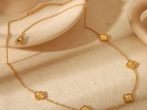 Collar dorado trebol dorado Acero inoxidable chapado en oro 18k