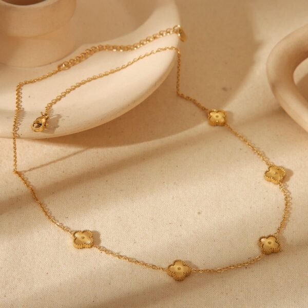Collar dorado trebol dorado Acero inoxidable chapado en oro 18k