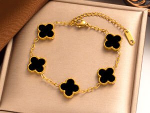Pulsera dorada trebol negro Acero titanio