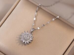Collar plateado girasol con zirconias Acero titanio