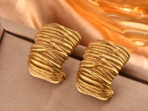 Aretes dorados corrugados acero inoxidable