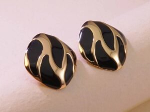 Aretes esmaltados negros Acero inoxidable chapado en oro 18k