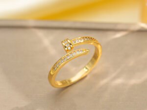 Anillo dupe cartier clavo chapado en oro de 18k