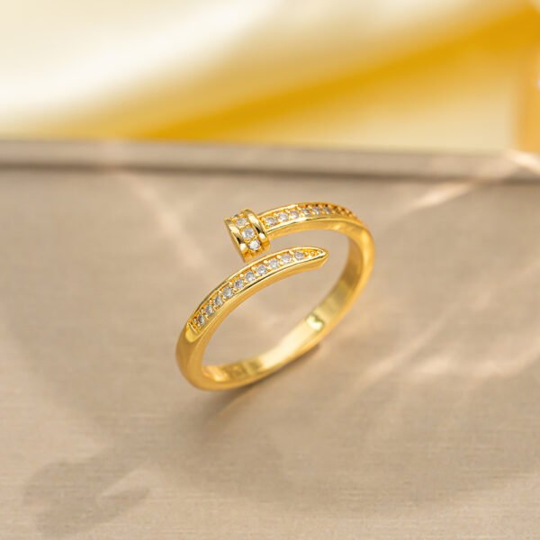 Anillo dupe cartier clavo chapado en oro de 18k