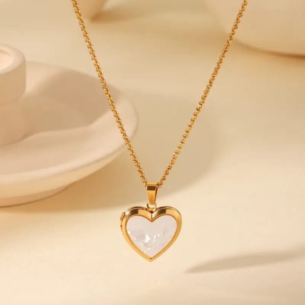 Relicario corazon blanco Acero inoxidable chapado en oro 18k