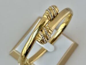 Pulsera estilo aro con circonias