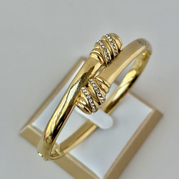 Pulsera estilo aro con circonias