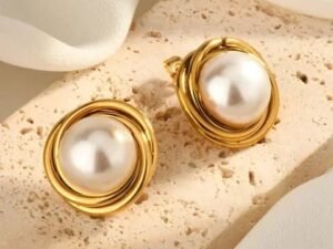 Aretes en forma de rosa con perla