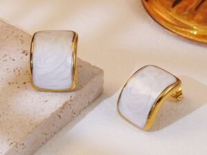 Aretes rectangulares blancos