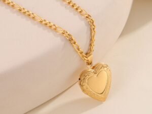 Collar relicario corazon eslabones cubanos
