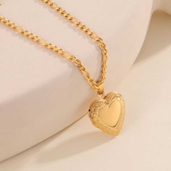 Collar relicario corazon eslabones cubanos