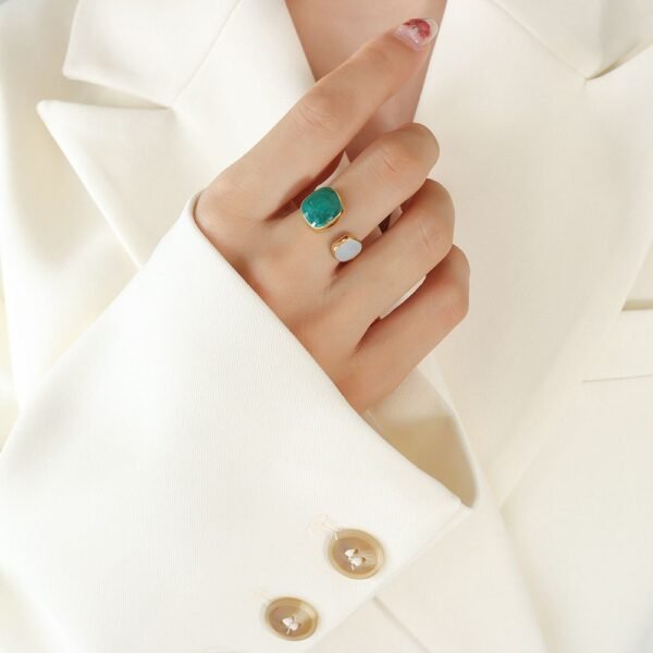 Anillo ajustable blanco y turquesa