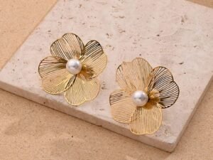 Aretes flor dorada