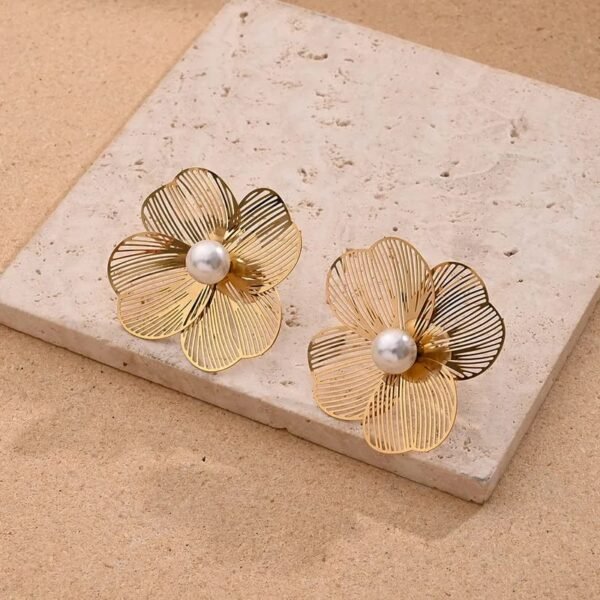 Aretes flor dorada