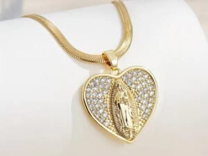 Collar snake dije corazon virgen Maria y circonias