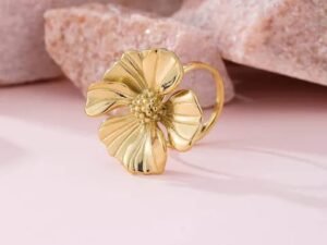 Anillo flor de moda