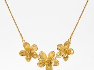 Collar triple flor de cerezo Acero inoxidable chapado en oro de 18k
