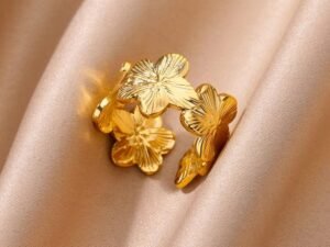 Anillo flores de cerezo acero Titanio chapados en oro de 18k