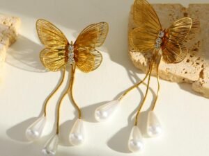 Collar mariposa calada perlas Acero inoxidable chapado en oro de 18k