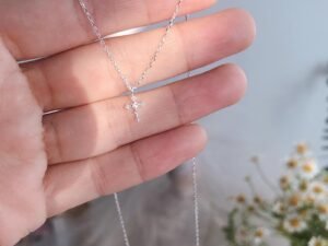 Collar cruz plateada Plata de Ley