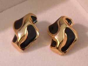 Aretes labrados negro con dorado