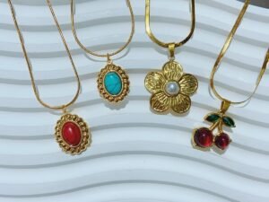 Collar cereza cadena snake Acero inoxidable chapado en oro de 18k