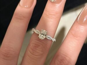 Anillo plateado entrelazado ovalado plata 925