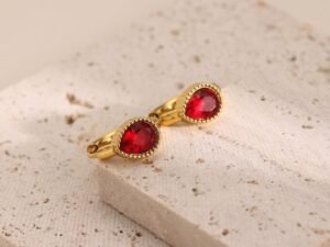 Argolla gota roja acero inoxidable chapado en oro de 18k