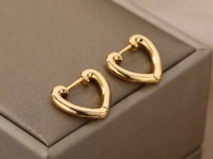 Argollas silueta corazón acero inoxidable chapado en oro de 18k