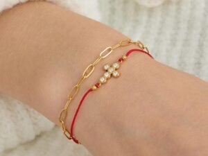 Pulsera doble hilo cruz y paper clip acero inoxidable chapado en oro de 18k