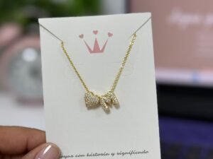 Collar corazón y una inicial chapado en oro de 18k