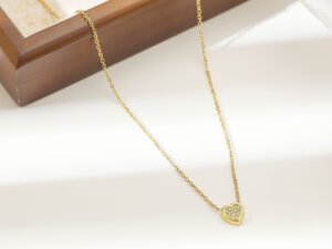 Collar corazón pequeño zirconias acero inoxidable chapado en oro de 18k