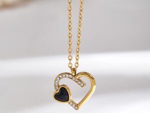 Collar corazon zirconia y corazón negro acero inoxidable