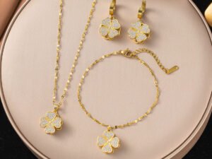 Set collar, pulsera y aretes trebol circonias chapado en oro de 18k