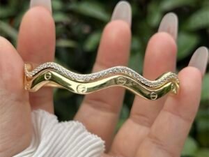 Aro doble zig zag estilo cartier chapado en oro de 18k