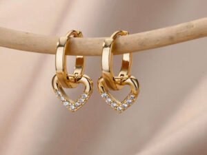 Argolla lisa con corazón zirconias acero inoxidable chapado en oro de 18k