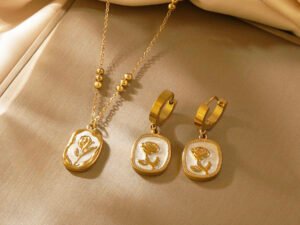 Set tulipan nacar acero inoxidable chapado en oro de 18k